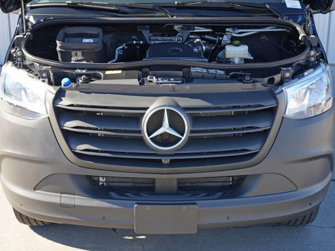 Used 2024 Mercedes-Benz Sprinter 2500 image 8