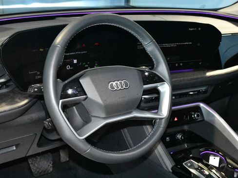 Certified 2025 Audi Q5 Premium w/ Convenience Package AWD/4WD image 2