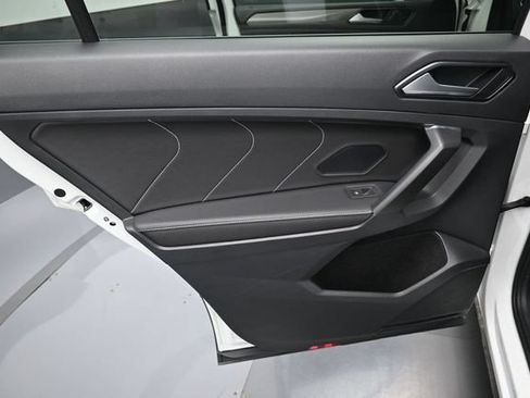 Used 2023 Volkswagen Tiguan SE w/ Panoramic Sunroof Package FWD image 30