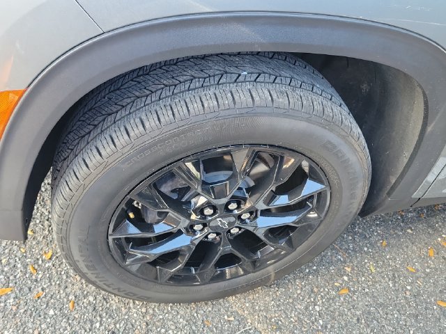 Used 2024 Chevrolet Traverse LS w/ Midnight/Sport Edition FWD image 4
