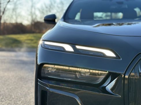 Certified 2023 BMW 760i xDrive image 12