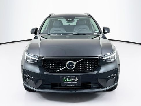 Used 2023 Volvo XC40 B5 Plus w/ Driver Assist Package AWD/4WD image 2