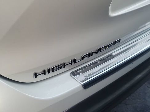 Used 2021 Toyota Highlander Platinum FWD image 5