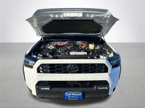 Certified 2025 Toyota 4Runner TRD Off-Road image 5