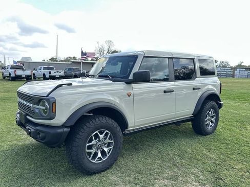 Used 2025 Ford Bronco Badlands AWD/4WD image 14