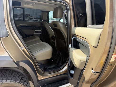 Used 2020 Land Rover Defender 110 First Edition image 14