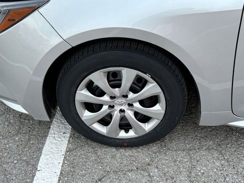Used 2025 Toyota Corolla LE image 28
