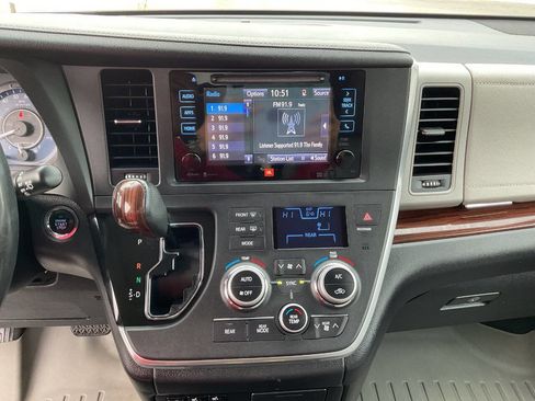 Used 2015 Toyota Sienna AWD image 19