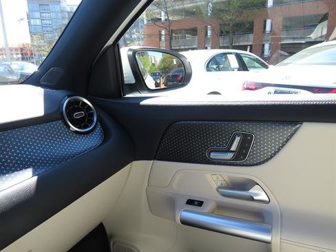 Used 2025 Mercedes-Benz GLA 250 4MATIC image 16