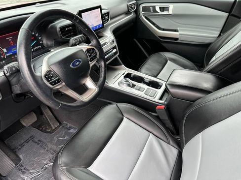 Certified 2023 Ford Explorer XLT w/ Equipment Group 202A RWD image 9