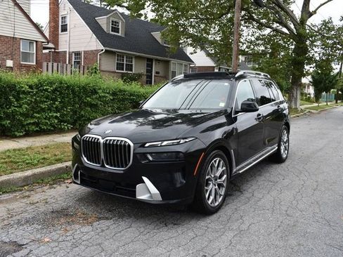 Used 2025 BMW X7 xDrive40i AWD/4WD image 3