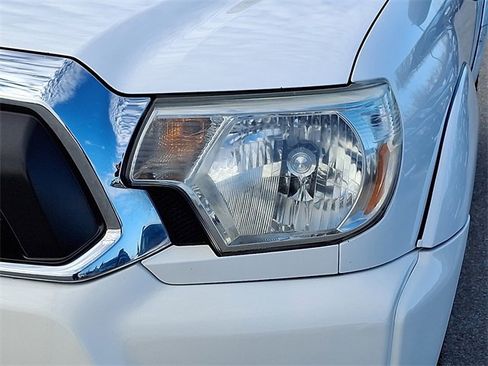 Used 2015 Toyota Tacoma 4x4 Access Cab V6 image 9