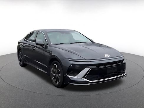 Used 2025 Hyundai Sonata SEL image 3