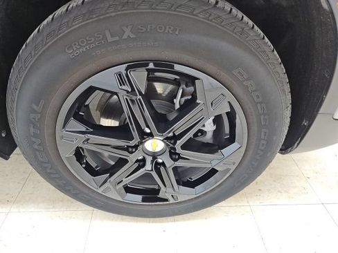 Used 2023 Chevrolet Blazer LT w/ Convenience Package FWD image 9