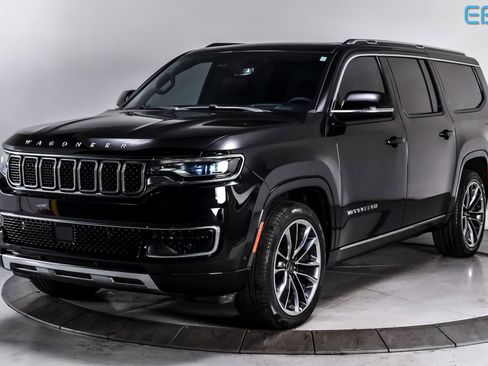 Used 2023 Jeep Wagoneer L Series III w/ Premium Group I image 2