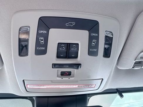 Used 2022 Toyota Sienna XLE w/ XLE Plus Package AWD/4WD image 32