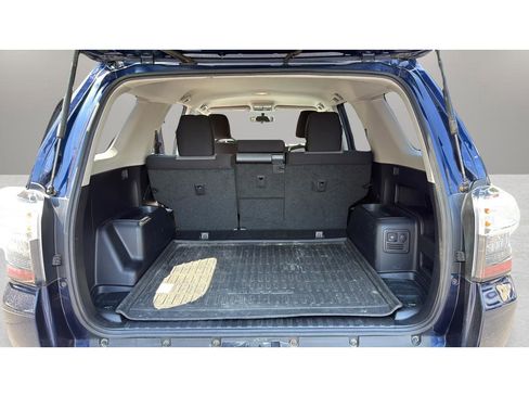 Used 2018 Toyota 4Runner SR5 AWD/4WD image 17