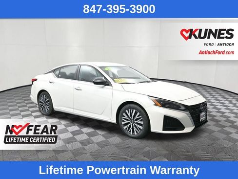 Used 2024 Nissan Altima 2.5 SV image 3