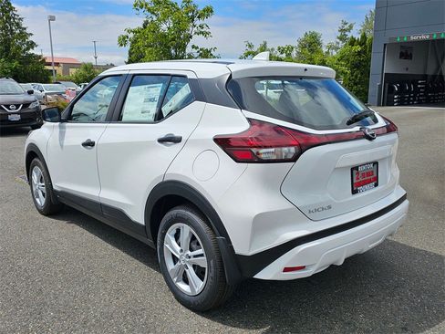New 2025 Nissan Kicks Play S image 4