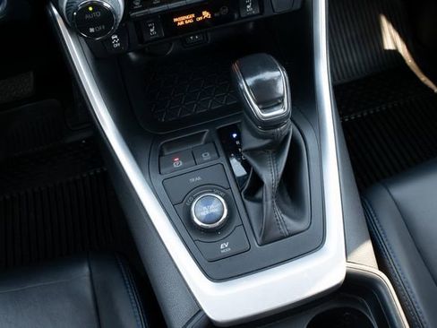 Used 2019 Toyota RAV4 XSE image 31