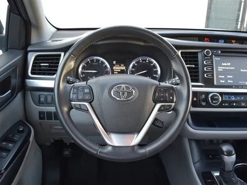 Used 2018 Toyota Highlander XLE AWD/4WD image 15