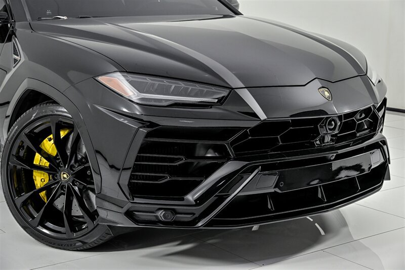 Used 2021 Lamborghini Urus AWD/4WD image 2