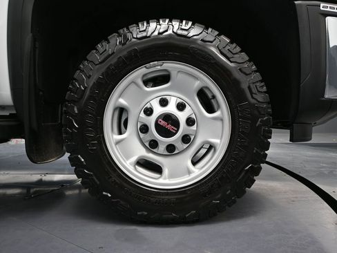 Used 2025 GMC Sierra 2500 SLE image 17