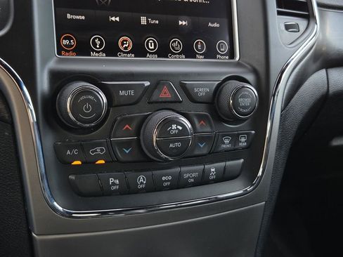 Used 2018 Jeep Grand Cherokee Altitude RWD image 31