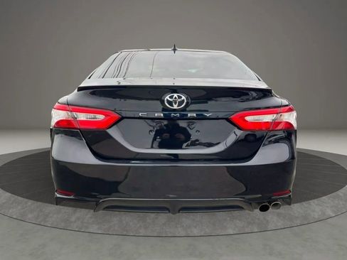Used 2020 Toyota Camry SE FWD image 5