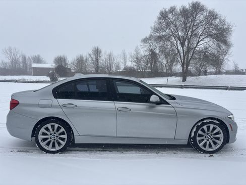 Used 2018 BMW 320i xDrive Sedan w/ Convenience Package image 2