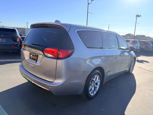 Used 2019 Chrysler Pacifica Touring Plus w/ Tire & Wheel Group image 4