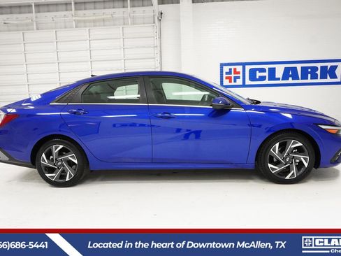 Used 2024 Hyundai Elantra Limited image 4