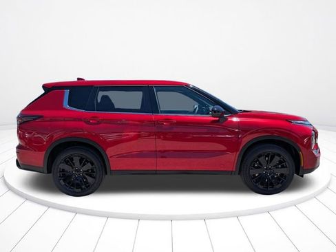 New 2026 Mitsubishi Outlander LE image 3