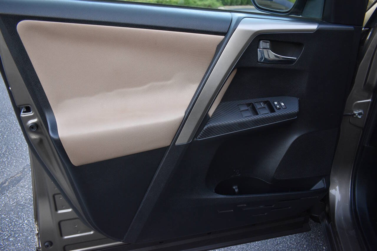 Used 2015 Toyota RAV4 XLE FWD image 16