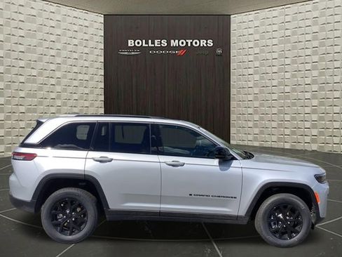 New 2026 Jeep Grand Cherokee Altitude AWD/4WD image 1