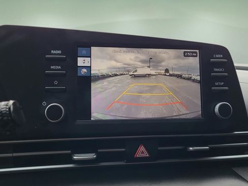 Used 2024 Hyundai Elantra SE image 18