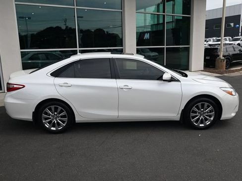 Used 2017 Toyota Camry XLE w/ Moonroof Package FWD image 10