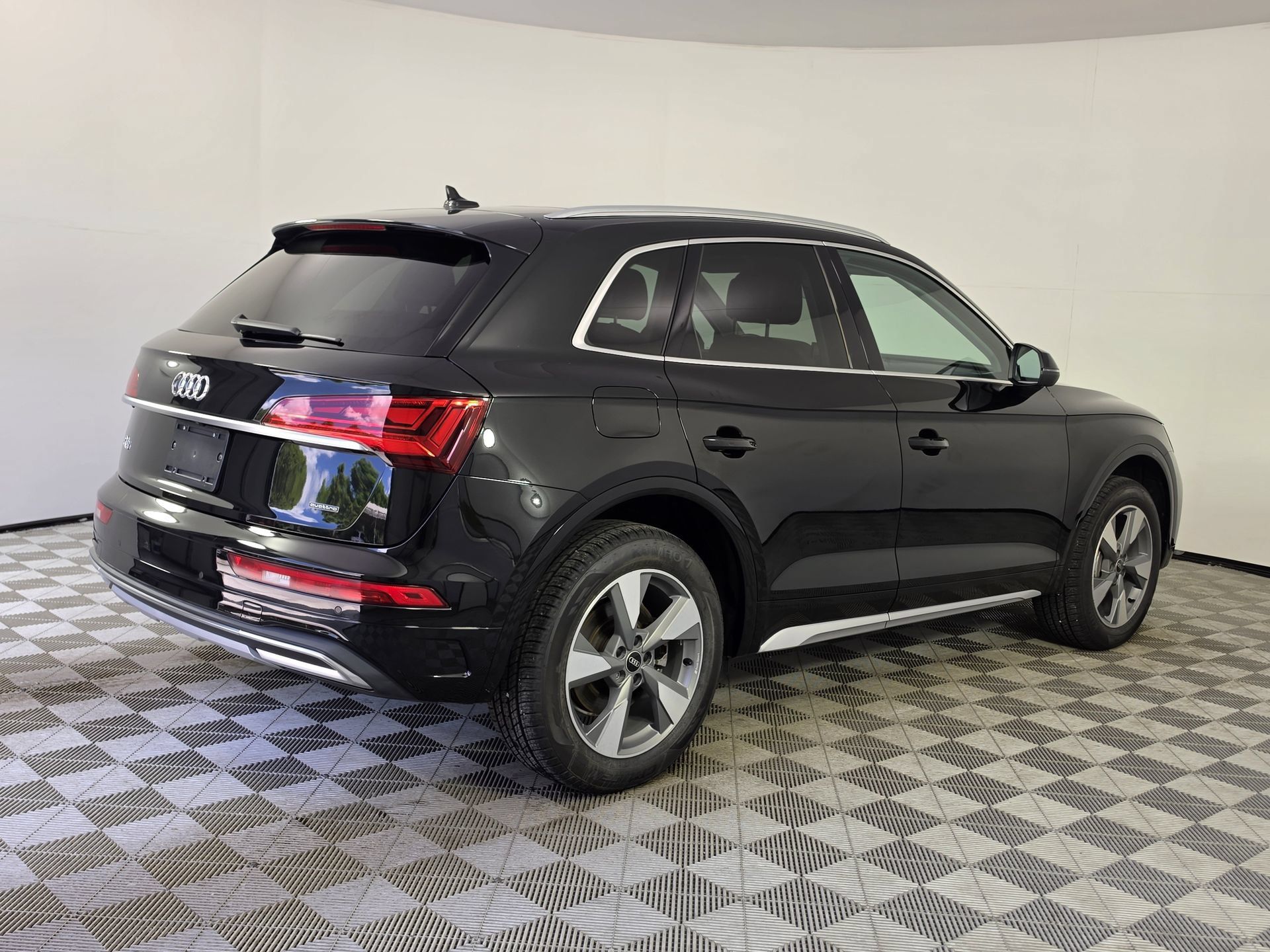 Certified 2024 Audi Q5 Premium AWD/4WD image 7