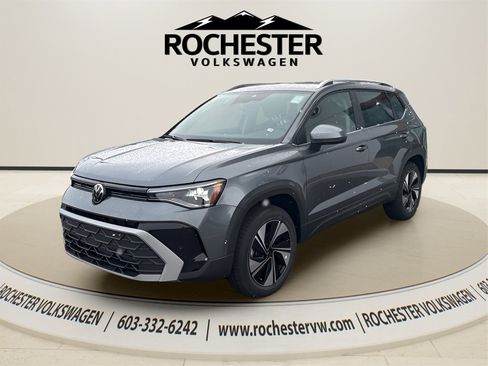 New 2026 Volkswagen Taos SE image 2
