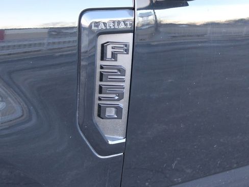 Used 2021 Ford F250 Lariat image 3