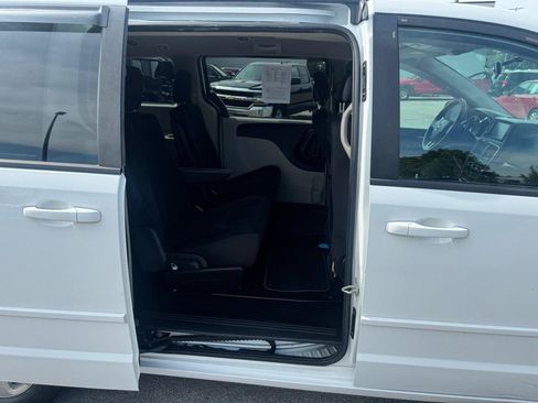 Used 2017 Dodge Grand Caravan SE w/ Power Window Group FWD image 10