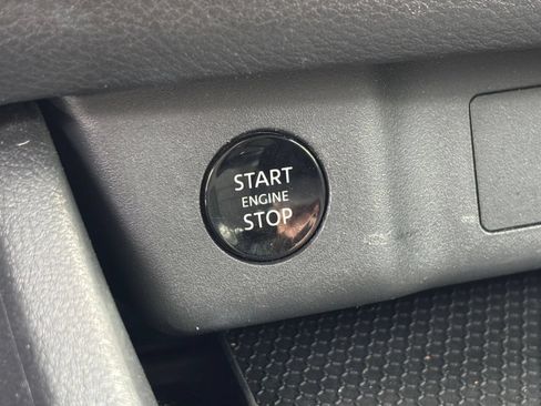 Used 2025 Nissan Rogue SV AWD/4WD image 24