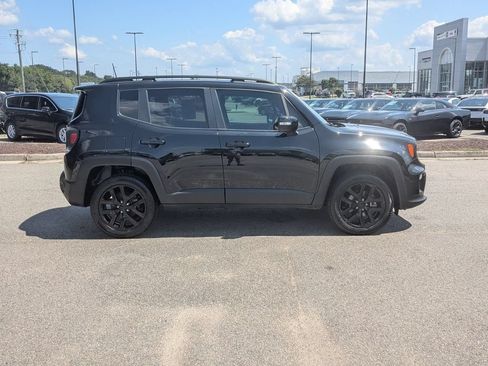 Certified 2022 Jeep Renegade Altitude w/ Convenience Group AWD/4WD image 6