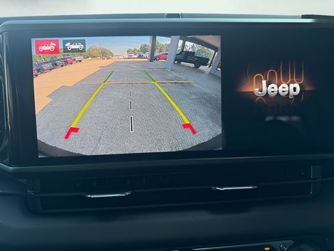 Used 2025 Jeep Wrangler Unlimited Sahara AWD/4WD image 23
