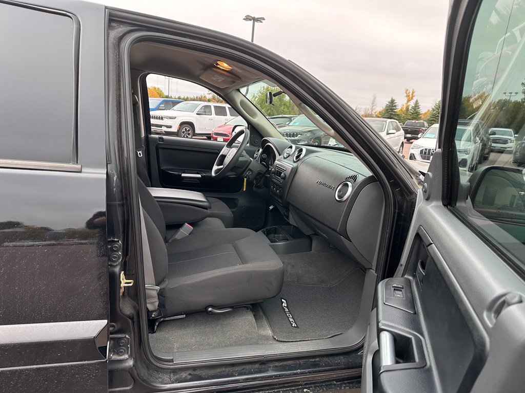 Used 2006 Mitsubishi Raider LS AWD/4WD image 25