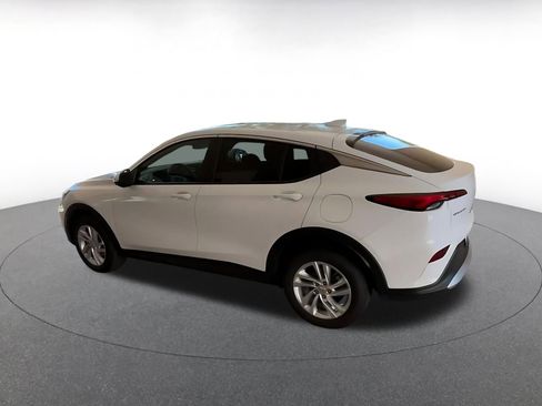 Used 2025 Buick Envista Preferred image 10