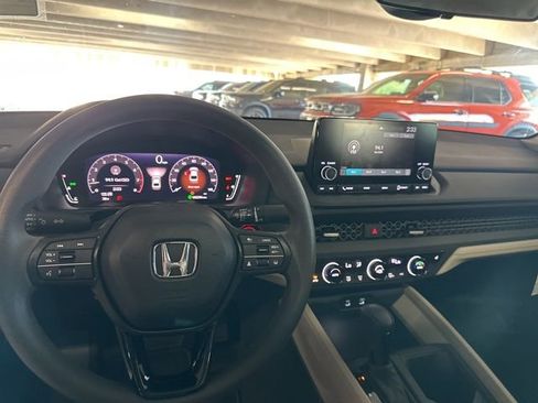 Used 2025 Honda Accord SE image 10