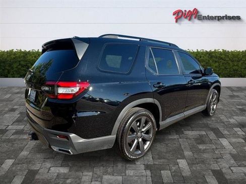 Used 2025 Honda Pilot Sport image 8