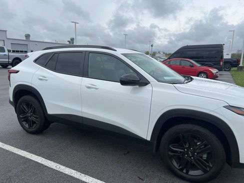 Used 2025 Chevrolet Trax ACTIV w/ Driver Confidence Package image 7