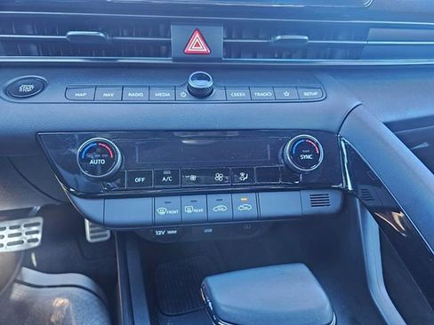 Used 2025 Hyundai Elantra SEL FWD image 22